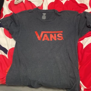 vans T-shirt  - Använd men bra skick 