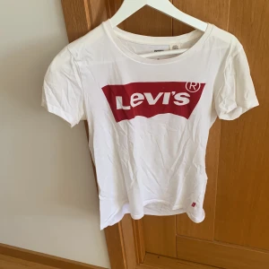 T-shirt - En fin t-shirt som inte använts på några år❤️