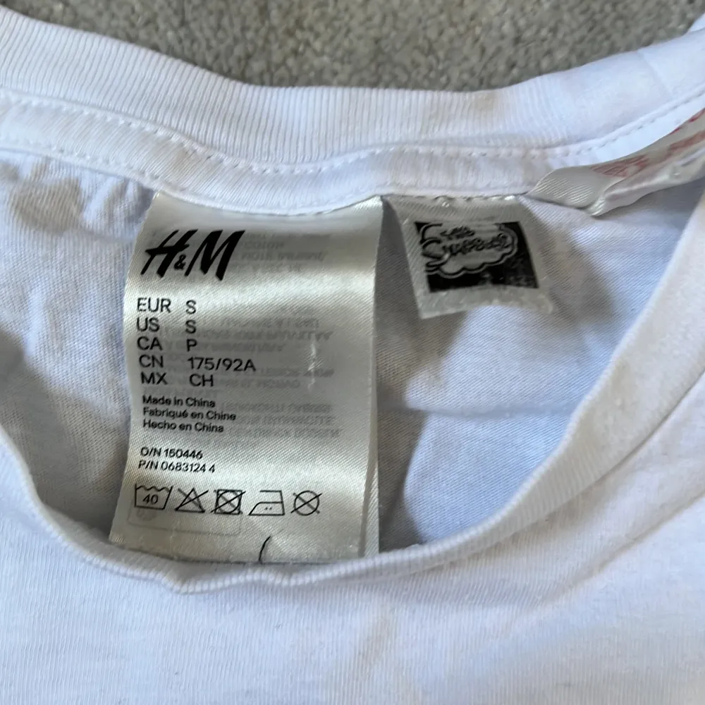 Bra kvalitet HM simpsons tshirt med tryck.. T-shirts.