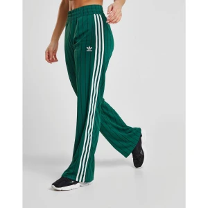 Adidas trackpants - Byxor från Adidas! Köpta för 700 på Junkyard för ett bra tag sedan men aldrig använda 😊