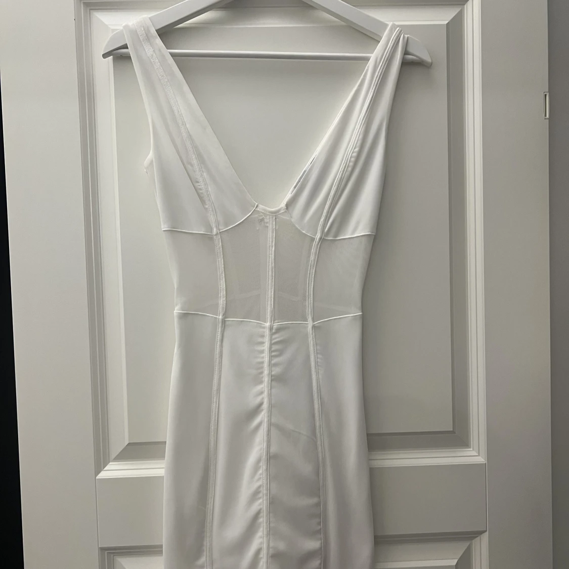 vit klänning i mesh - 90