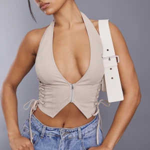 cargo crop top - älskar denna snygga topp, men tror tyvärr inte den kommer att komma till användning! i uk storlek tror 6, så skulle säga en xs/s 💕💕