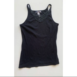 Svart linne - Fint svart linne med spets✨ 