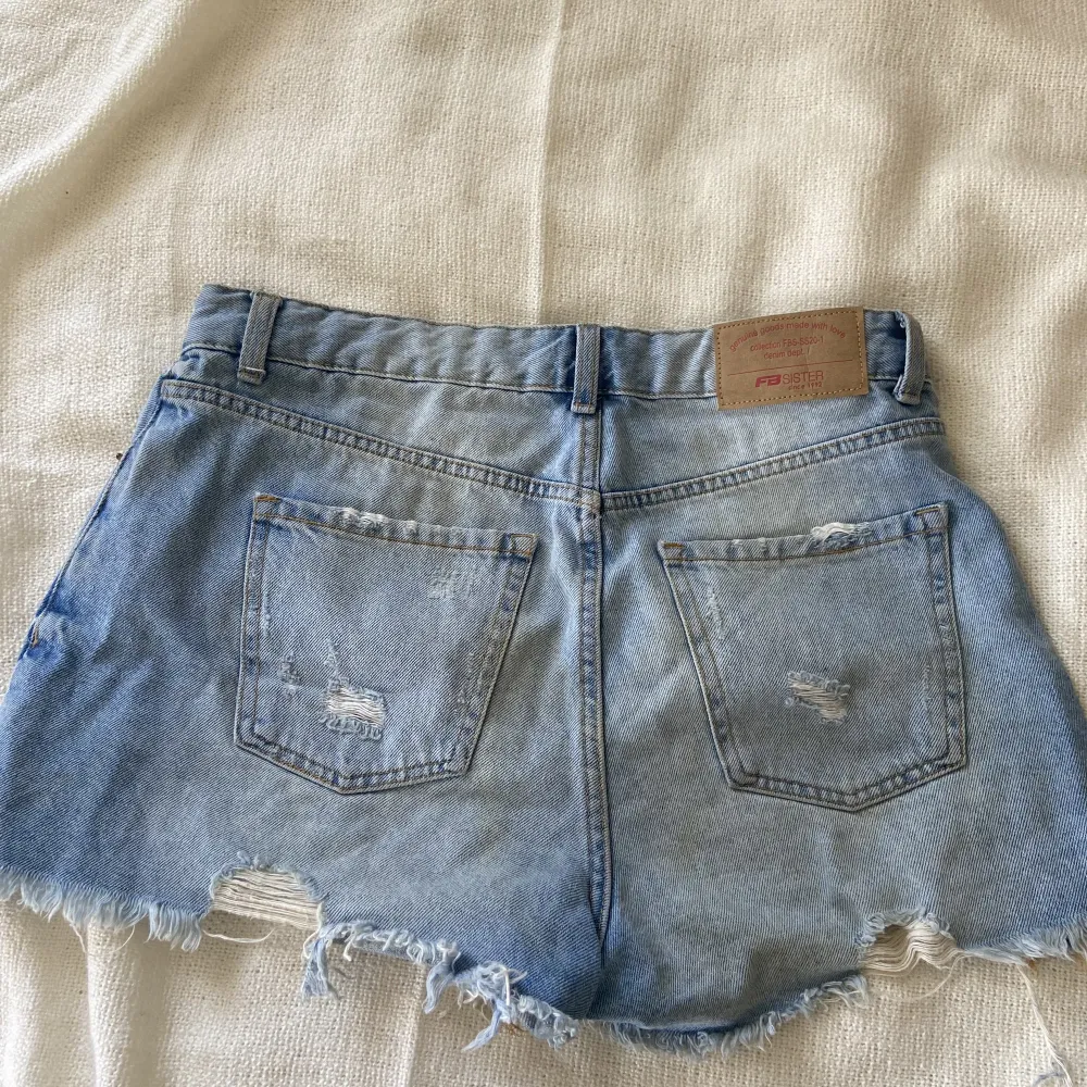 Fina jeansshorts från new yorker, knappt använda och supersköna!. Shorts.