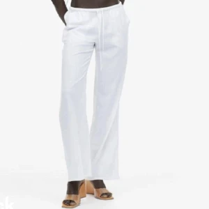 Linnebyxor  - Säljer vita linnebyxor från hm som är helt slutsålda. 