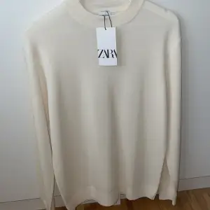 Ny Zara tröja med etikett på. Säljes pågå fel storlek. Storlek L