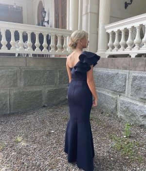 Klännig - Söker denna klänning! Hör av er om ni vet artikelnummer vart den finns eller säljer en sån klänning!