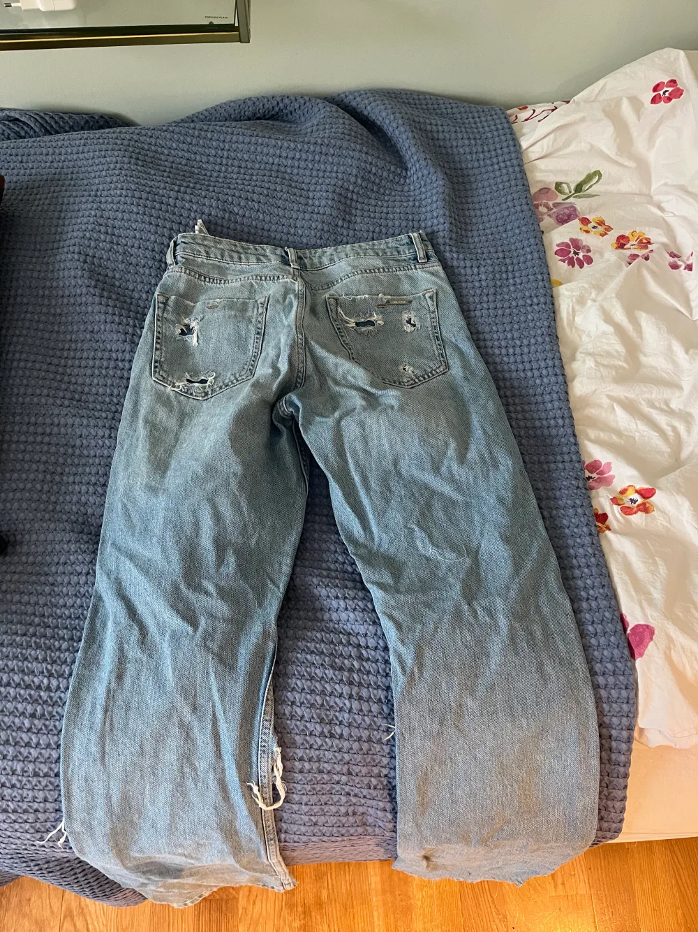 Snygga Jeans från Zara, sparsamt använda. Jeans & Byxor.