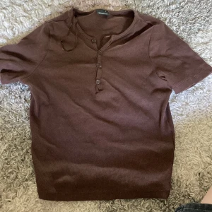 Cropped tröja - Är en tröja från ginatricot som används fåtal gånger. Bra skick🩷