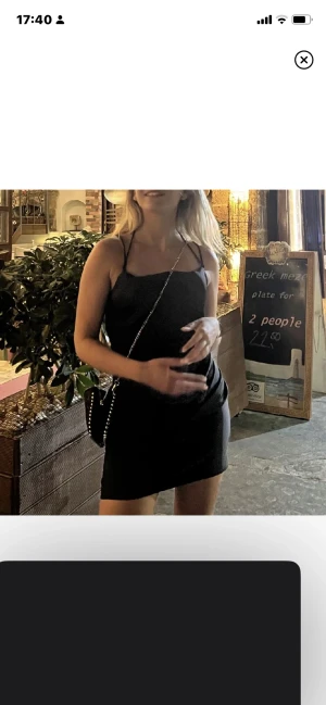 Klänning - Svart festklänning från Zara, köpt här på Plick men aldrig använd av mig eftersom att storleken inte passade. (Bilderna är lånade). 