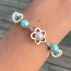 Blå armband - (TRYCK INTE PÅ KÖP NU) blått armband :) frakt 15kr