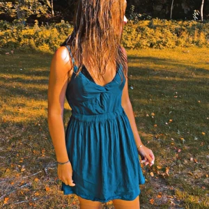 Sommarklänning  - Måste tyvärr sälja den här jätte fina sommarklänningen pga för liten storlek✨💖. Köparen får själv betala frakt🦋.