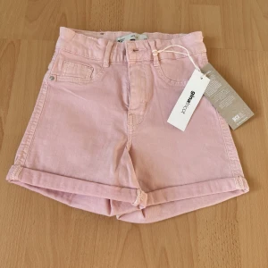Shorts  - Helt nya och oanvända. Från Gina Tricot, märke Molly.  