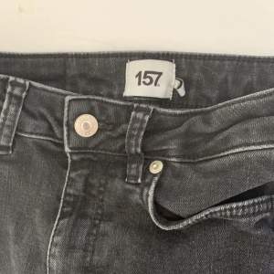 Helt vanliga svarta jeans. Köpta på lager 157 och är i bra skick. 