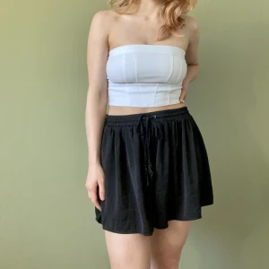 Svala shorts 🖤 - Sueprbekväma och luftiga shorts! Perfekta en varm sommardag🖤