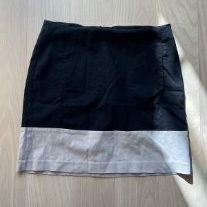 barely worn, great condition skirt. 