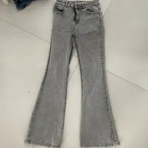 As sköna och fina jeans från blue ridge använda ganska mycket men inga tecken på använt skick så de är som när jag köpte dom från Zalando  Ny pris 400 