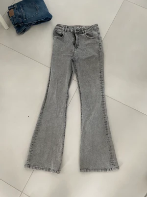 Bootcut jeans  - As sköna och fina jeans från blue ridge använda ganska mycket men inga tecken på använt skick så de är som när jag köpte dom från Zalando  Ny pris 400 