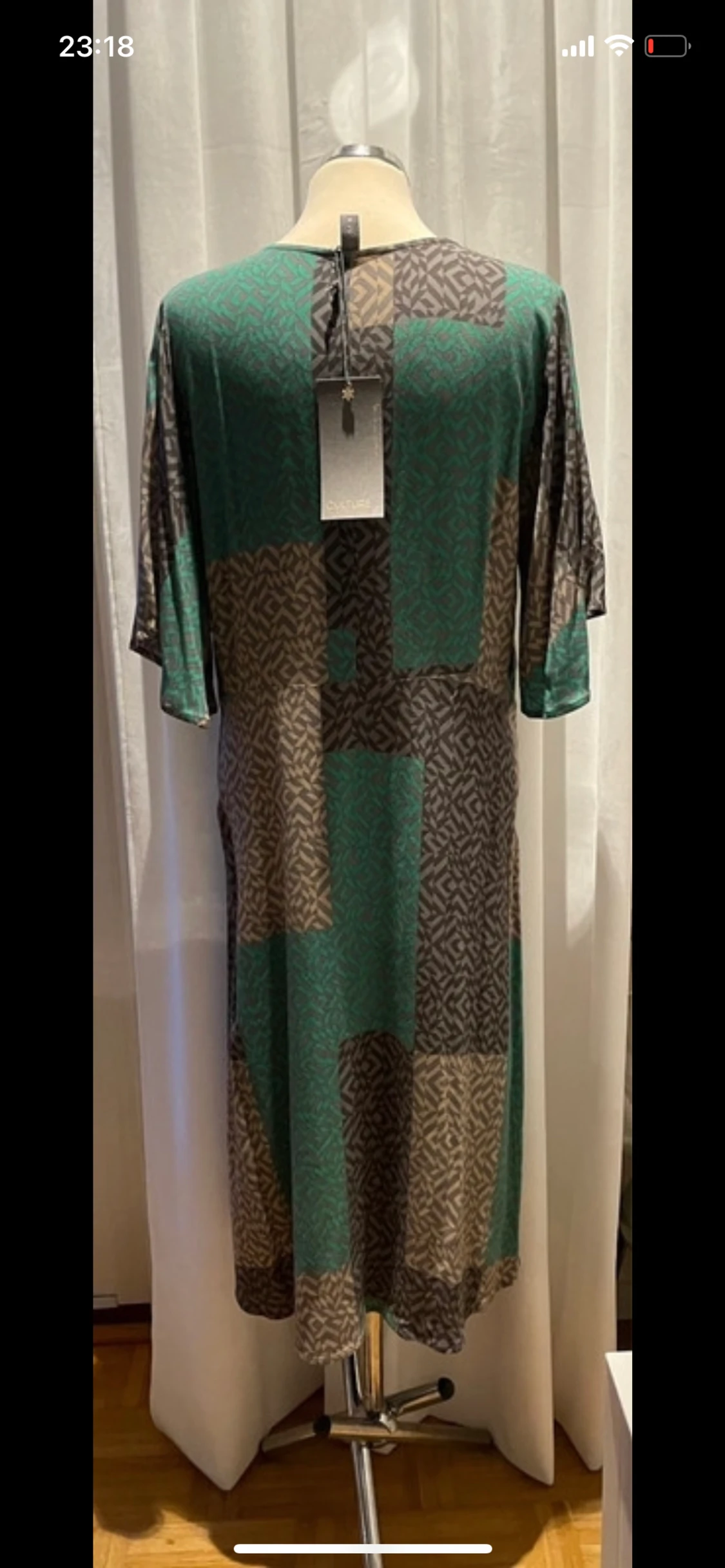 Klänning ny med prislappen kvar  - 90