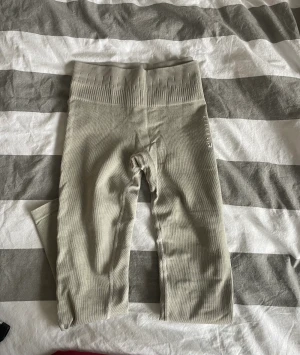 Relode Rise Tights - Mycket lite använda då de är för små, så i väldigt bra skick