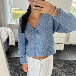 Blå kofta  - Supersöt o mysig kofta!! 