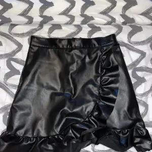 H&M skirt, worn twice, like a new, size 34