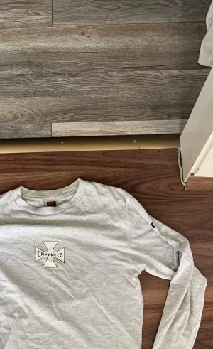 Choppers tröja - Fult märke på bakskdan sönder hid ärmen