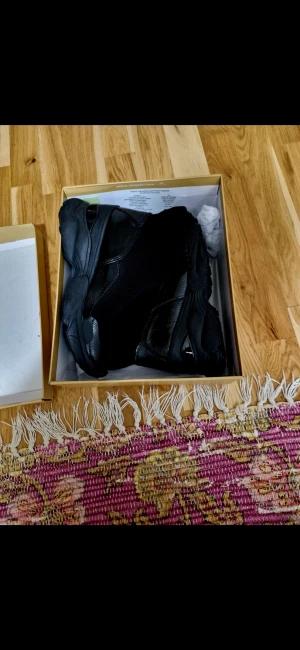 Höga sneakers - Använd bara vid speciella tillfälle, ser ut som nya