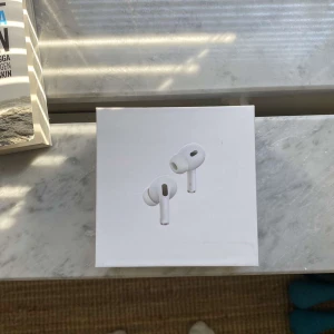 Air pods PRO gen 2  - Tjena säljer mina air pods PRO gen 2 använda en gång, säljer pga ska köpa vanliga