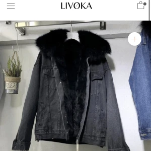 Jacka  - Säljer denna fina jacka från Livoka i strl S, jackan är som ny endast testad en gång 🩷