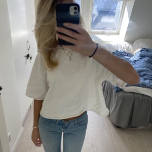 Kortärmad sweatshirt  - Såå snygg kortärmad sweatshirt från zara, använd typ två gånger ❤️