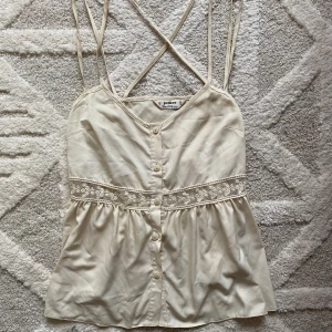 Topp - Säljer en söt topp. Sitter som en S. Köpare står för frakt💗