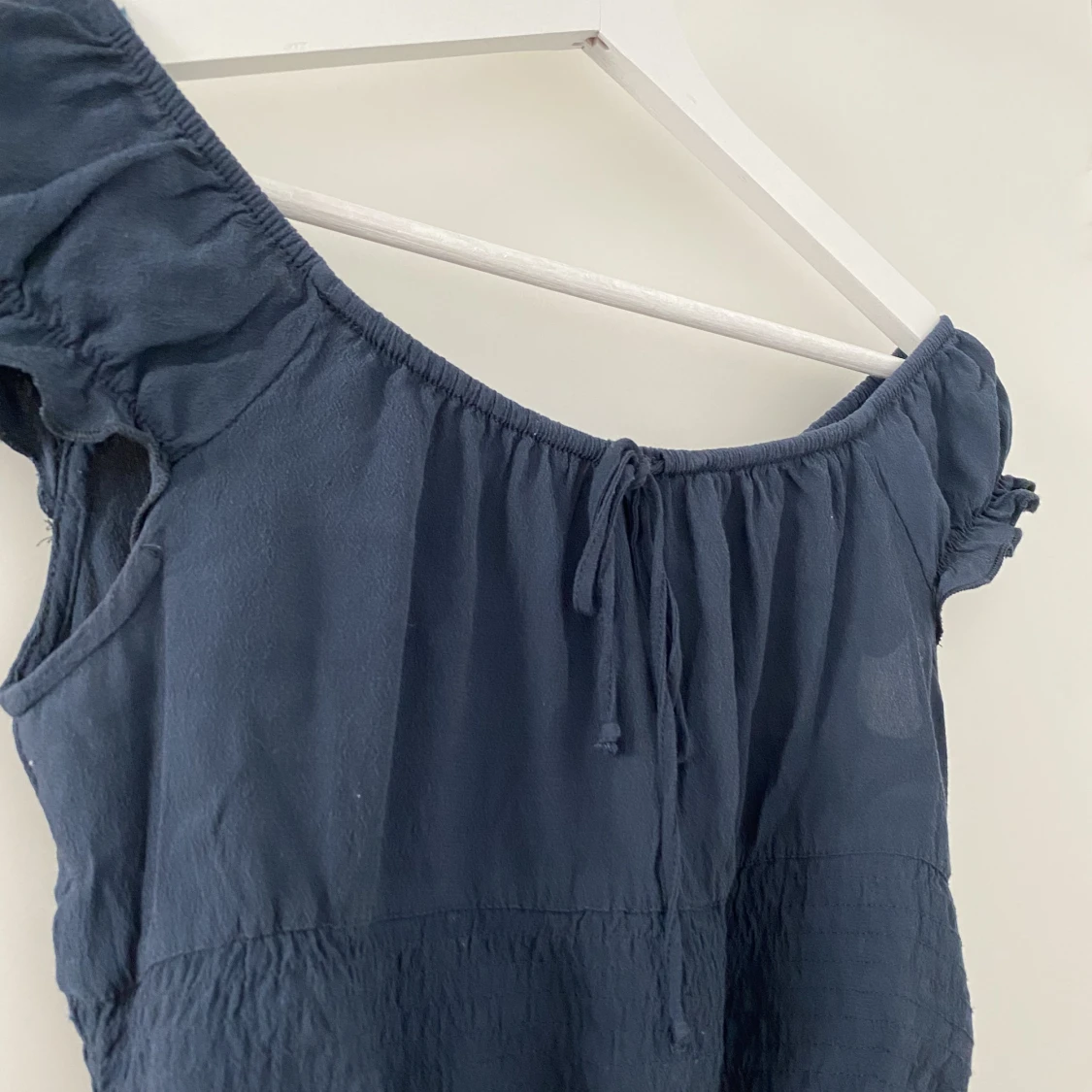 Mörkblå offshoulder topp - 90