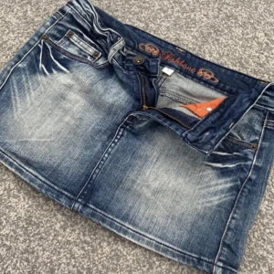 Lågmidjad jeans kjol - Supersöt ligmidjad jeans kjol in ny skick 