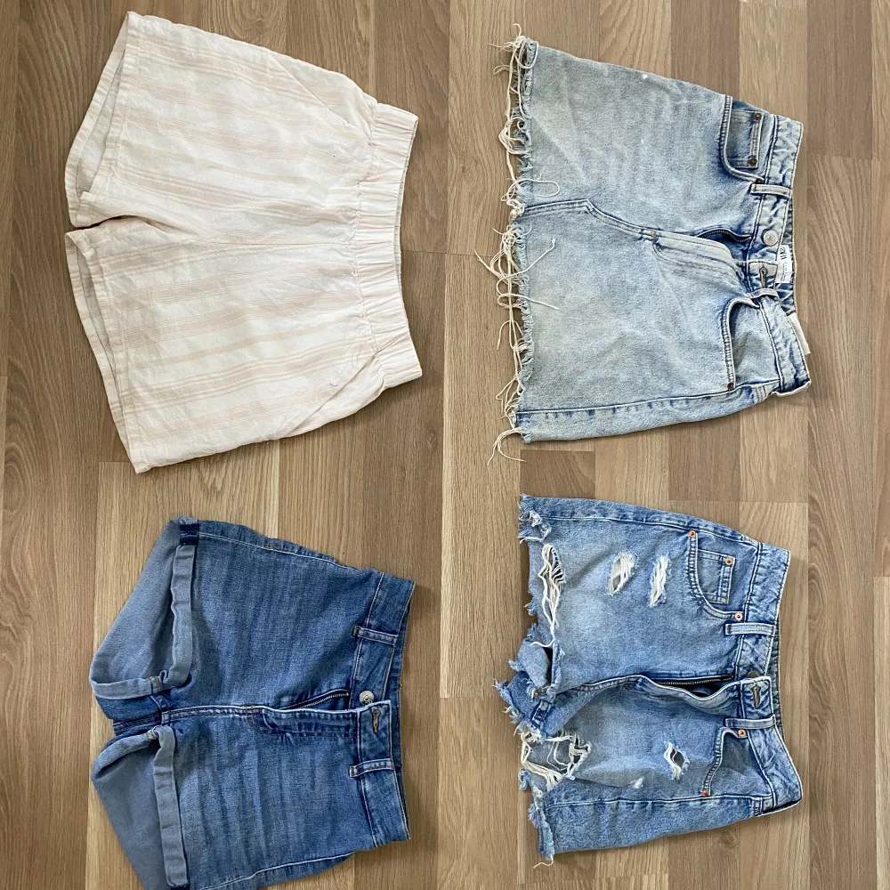 Jeans kjol från Zara storlek S Jeans shorts från H&M storlek 34 Linne shorts från H&M storlek XS Jeans shorts från H&M storlek 34 🫶🏼. Jeans & Byxor.