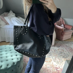 Väska - Superfin väska, perfekt till skolan🥰