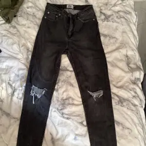 Hej, säljer mina svarta skinny jeans från lager 157. Knappt använda då jag inte tycker om dom. Hör av er vid frågor eller bilder🤍