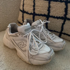 New Balance sneakers🤍 - Superfina New Balance sneakers 452🤍 jättefint skick, men använda! 