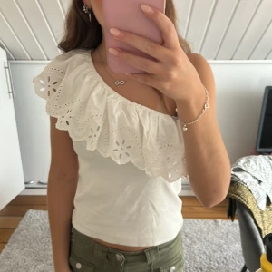 Zara topp - Jättefin zara topp 13-14 storlek eftersom den är från barnavdelningen men passar på mig som har Xs!❤️❤️