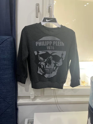 philipp plein tröja  - philipp plein tröja för barn använd några gånger . 