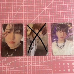 Straykids pc - WTT/ WTS officiella pcs som jag fått i album. Säljer/tradear dom pga har flera likadana. Förvarat i sleeves sen jag fick dom! Säljer i st. Kontakta mig om intresse🌸