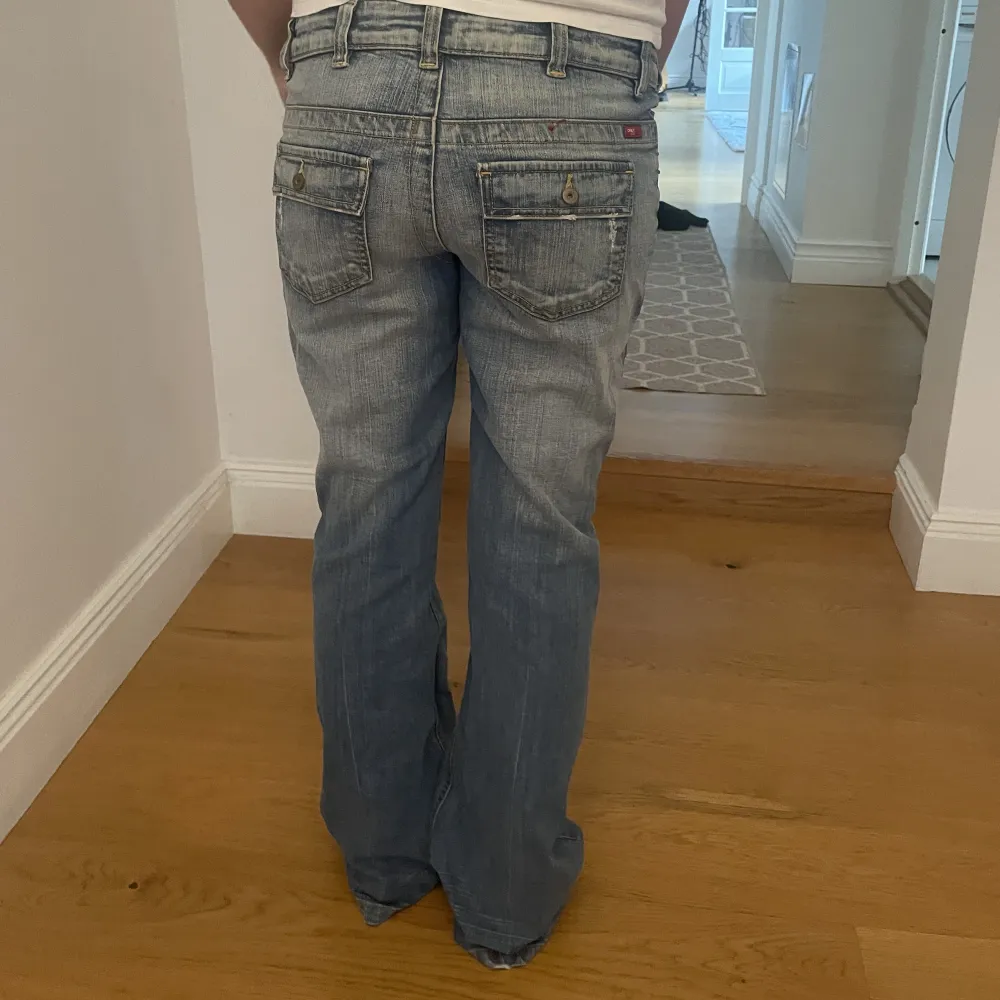 Jättefina only jeans köpt på Vinted!. Jeans & Byxor.