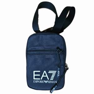EA7 väska enbart använd 3 gånger i väldigt fint skick. Skick 9/10. Nypris 499kr