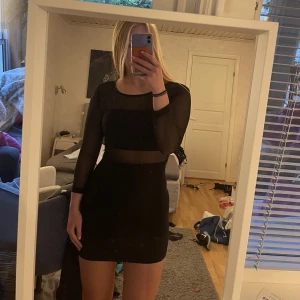 Tight mesh-klänning - Tight klänning med meshdetaljer🥰