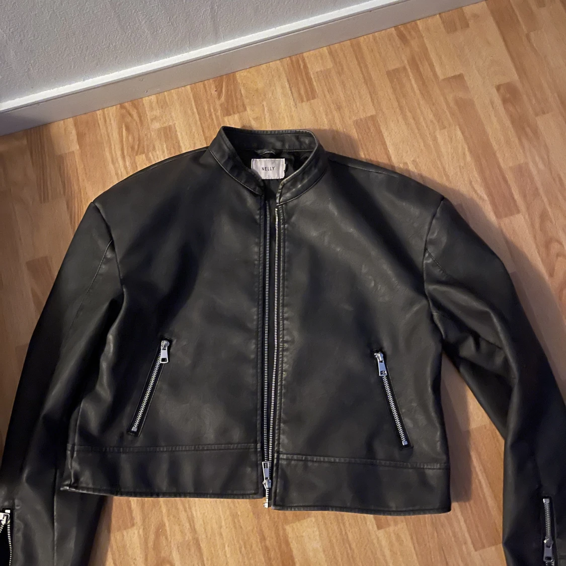 Skinjacka från Nelly 2023