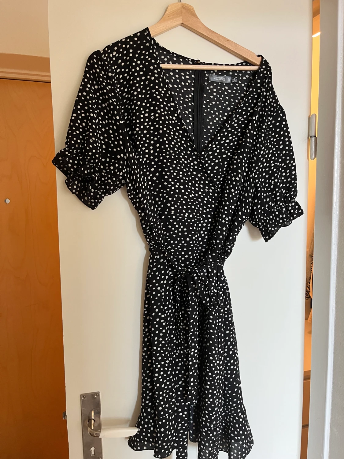 Prickig klänning  - 90