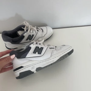 New balance 550 Castlerock - Fina 550 castlerock i bra skick, använda fåtal gånger. Köpta på kicksnstuff, nypris runt 3000.