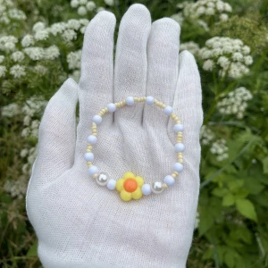 Armband  - Handgjorda armband 1 st för  10kr, köp 3 st för 20kr ☺️