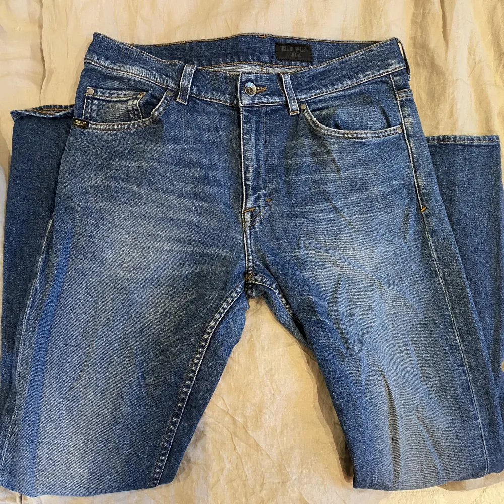 Fina jeans från Tiger of Sweden i storlek 33/32” ✨ Fint skick! Tvättas innan dom skickas om så önskas. Jeans & Byxor.
