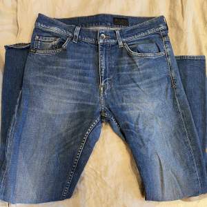 Fina jeans från Tiger of Sweden i storlek 33/32” ✨ Fint skick! Tvättas innan dom skickas om så önskas